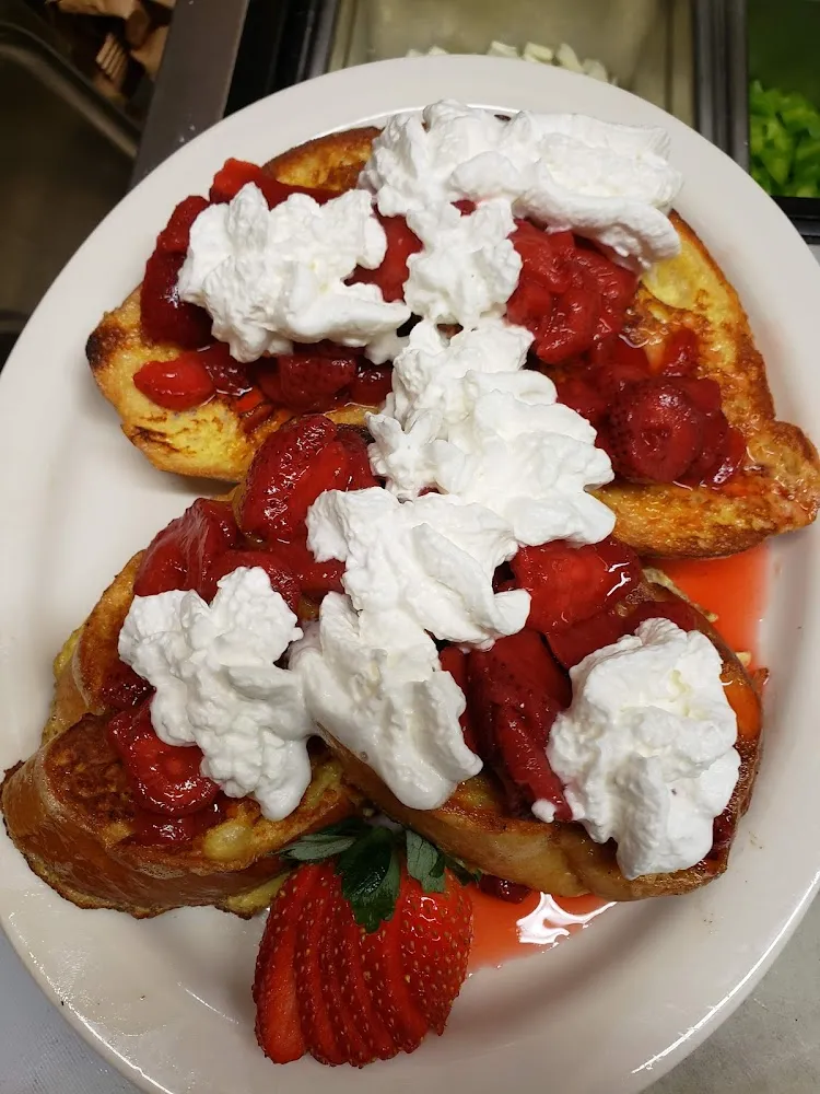 French Toast w Strawberries & Whipped Cream